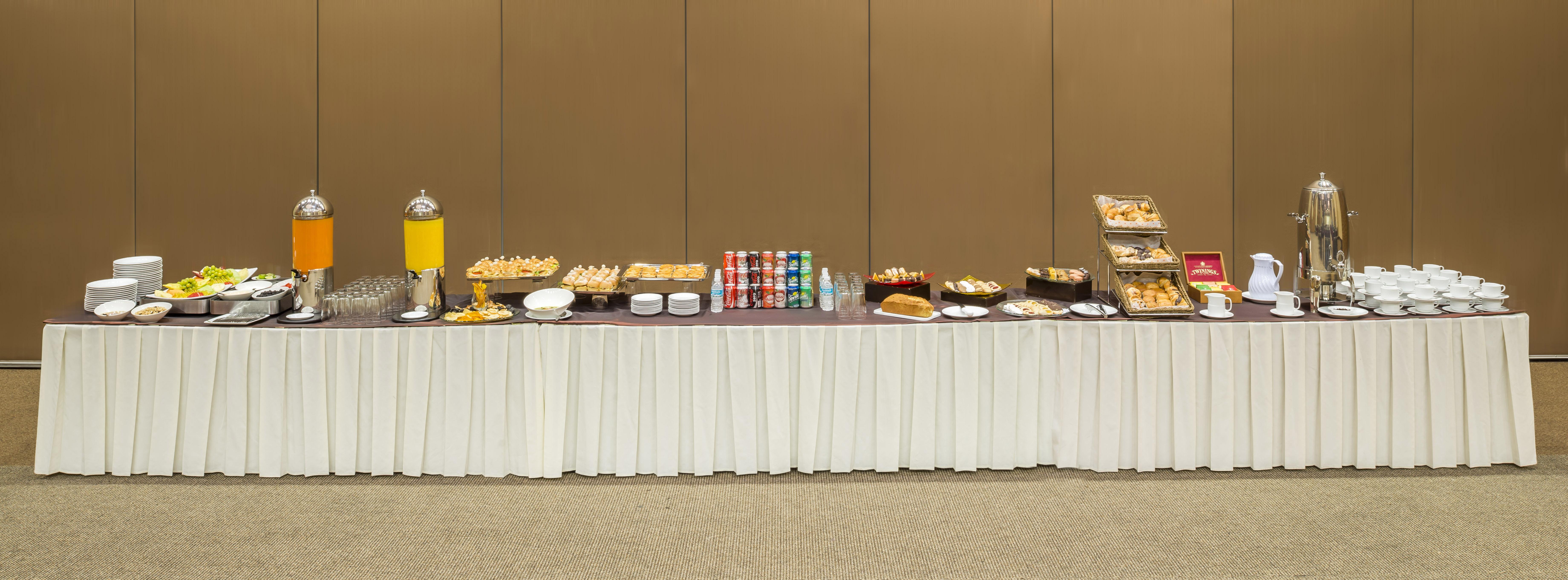 ホテル カミノ リアル サンタフェ メキシコシティ エクステリア 写真 A refreshment table