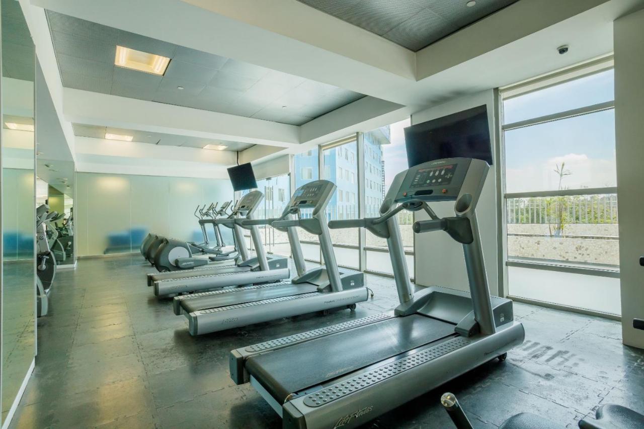 ホテル カミノ リアル サンタフェ メキシコシティ エクステリア 写真 The gym at the hotel
