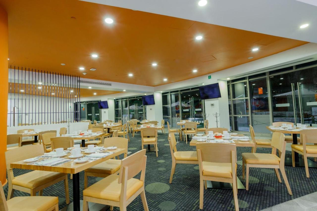 ホテル カミノ リアル サンタフェ メキシコシティ エクステリア 写真 The interior of the lounge