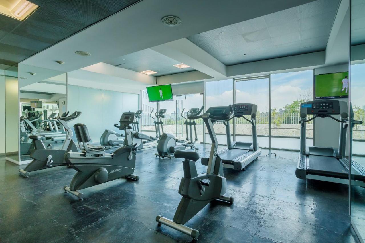 ホテル カミノ リアル サンタフェ メキシコシティ エクステリア 写真 The gym at the hotel